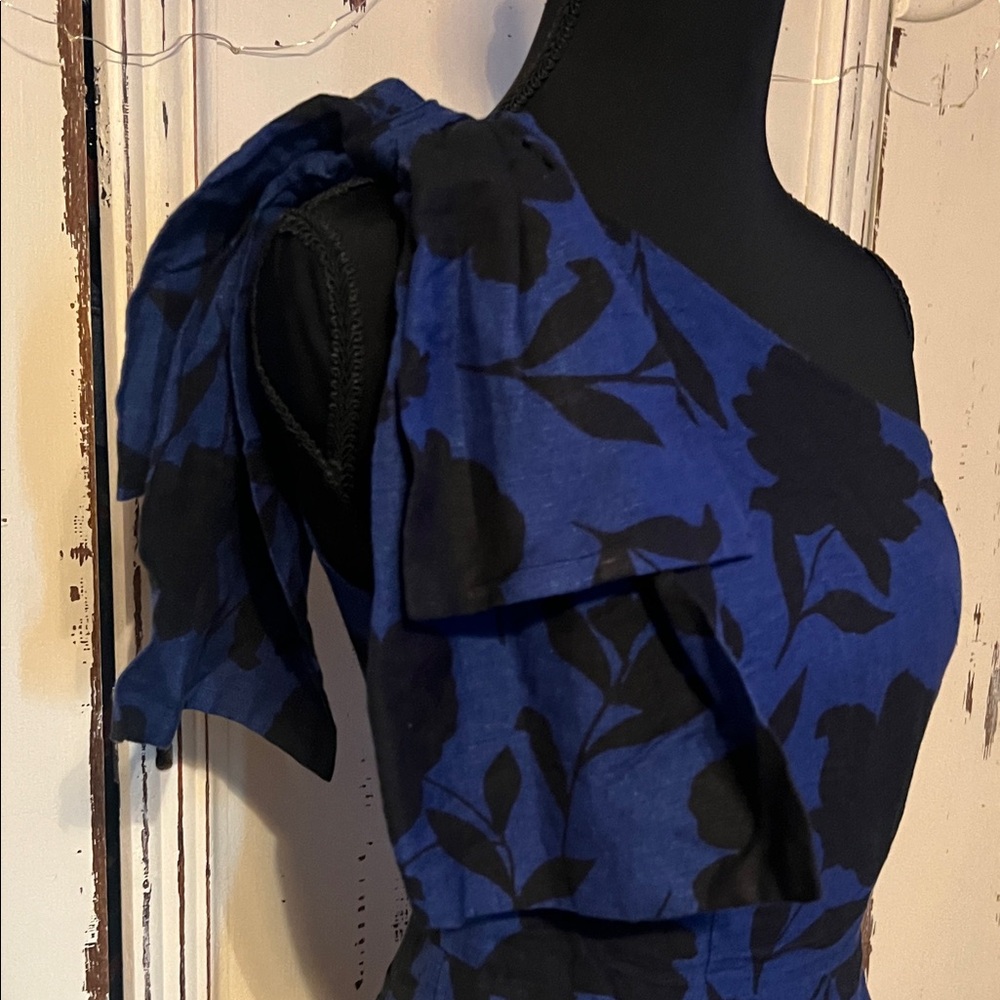 Kate Spade One-Shoulder jumpsuit in Navy and Black Floral - Picture 5 of 11